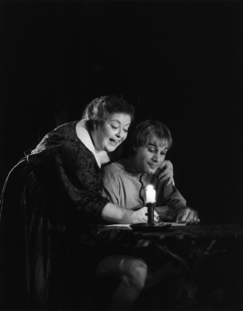 L'Ogrelet, mise en scène Gervais Gaudreault, Le Carrousel, 1997. Mireille Thibault, François Trudel. Photo: Yves Dubé