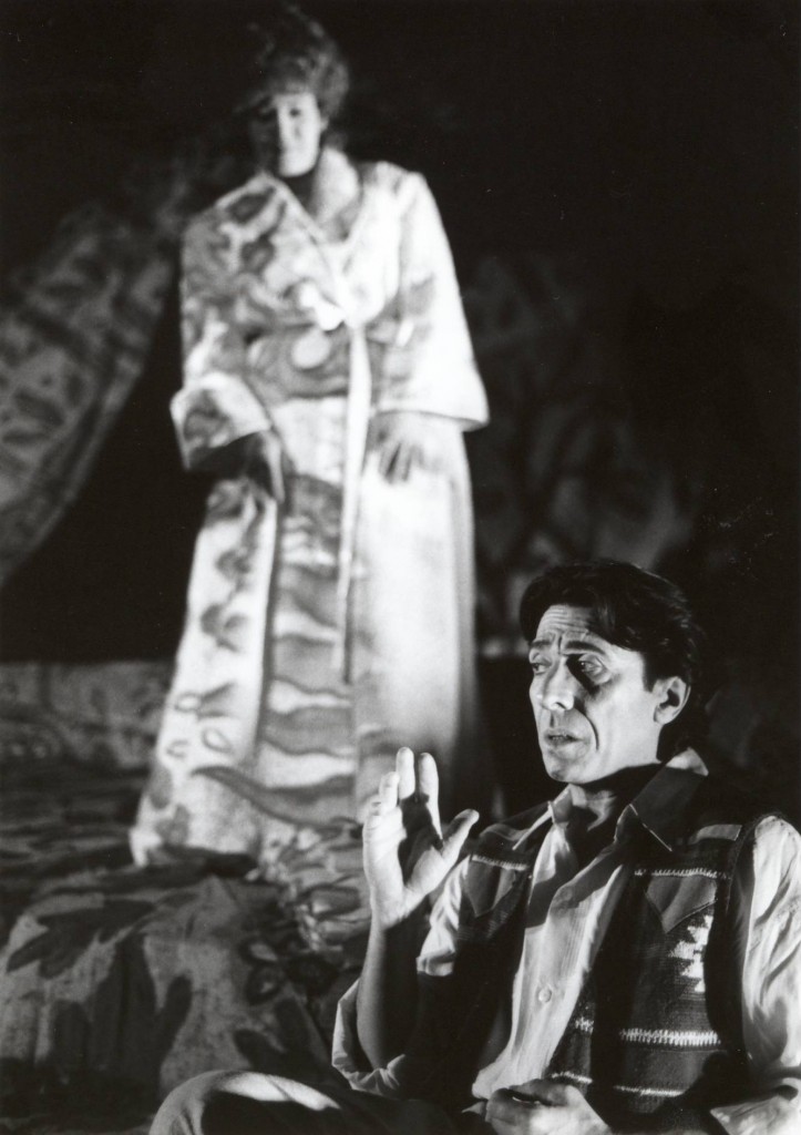 Salvador, mise en scène Gervais Gaudreault, Le Carrousel, 1994. Marcela Pizarro Minella, Jean-Guy Viau. Photo: Yves Dubé.