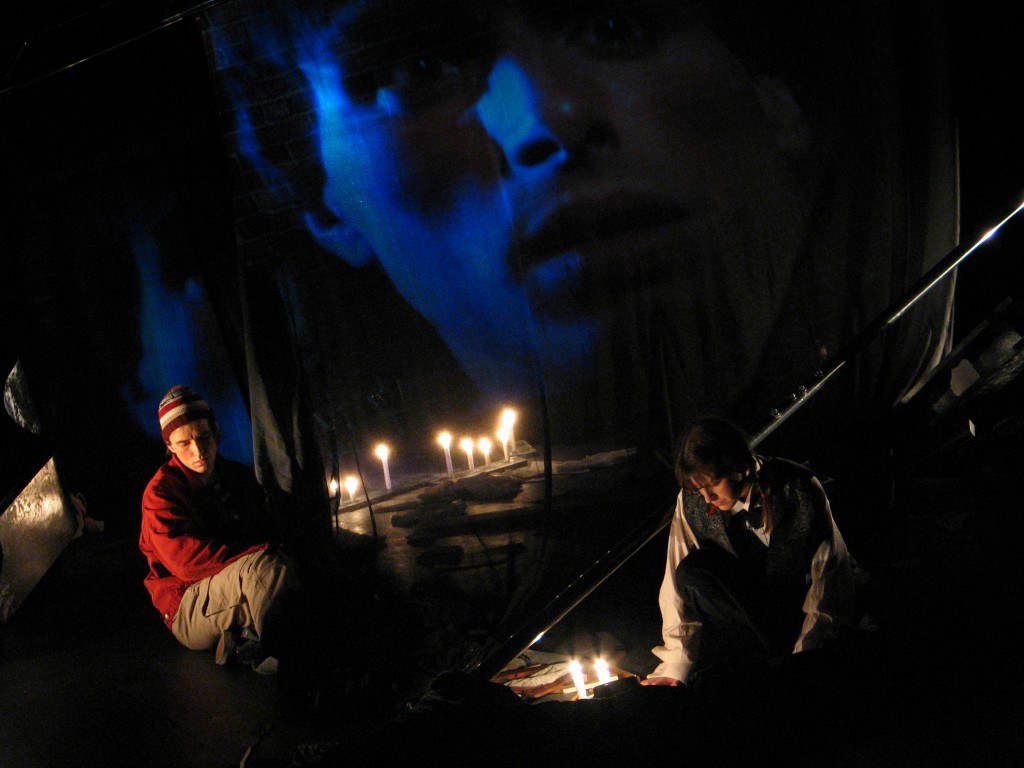 Le Pays des genoux de Geneviève Billette, mise en scène Gervais Gaudreault, Le Carrousel, 2005. Audrey Talbot, Francis Ducharme. Photo: F-X Gaudreault