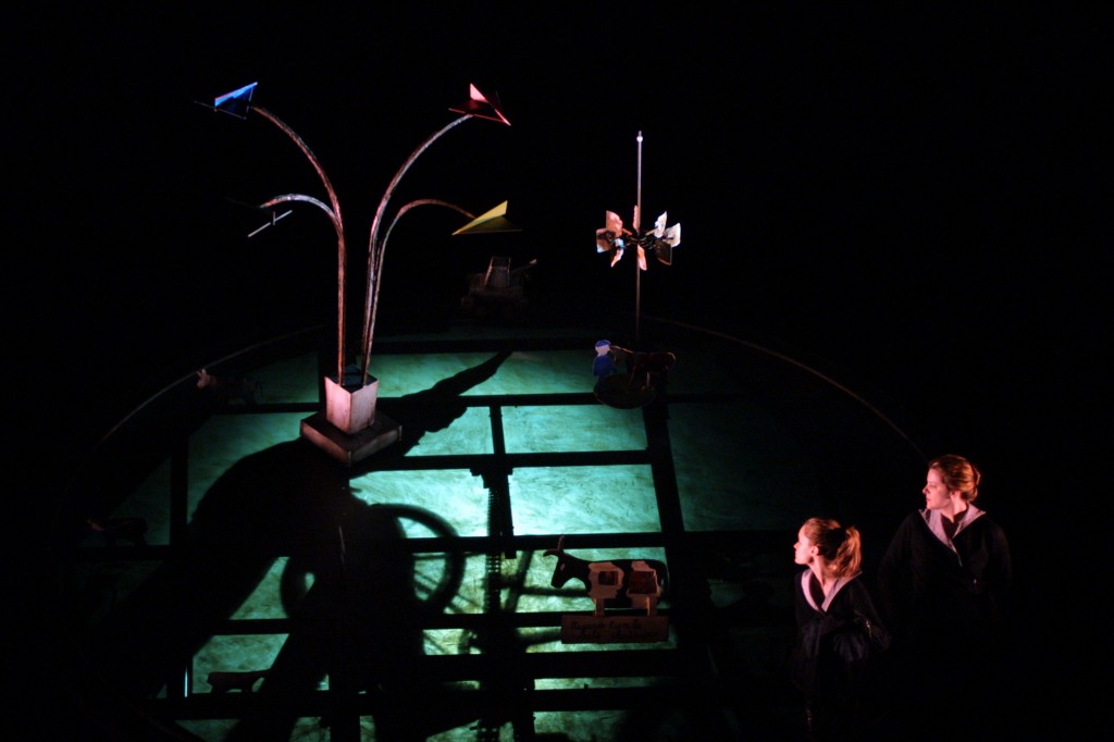 Petit Pierre, mise en scène Gervais Gaudreault, Le Carrousel, 2002. Ludger Côté, Emilie Dionne, Margaret McBrearty. Photo: François-Xavier Gaudreault