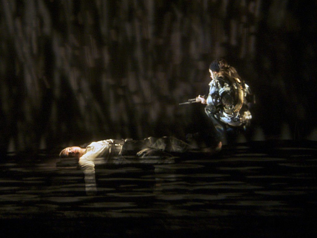 Le bruit des os qui craquent, mise en scène Gervais Gaudreault, Le Carrousel, 2009. Sébastien René, Emilie Dionne. Photo: F-X Gaudreault