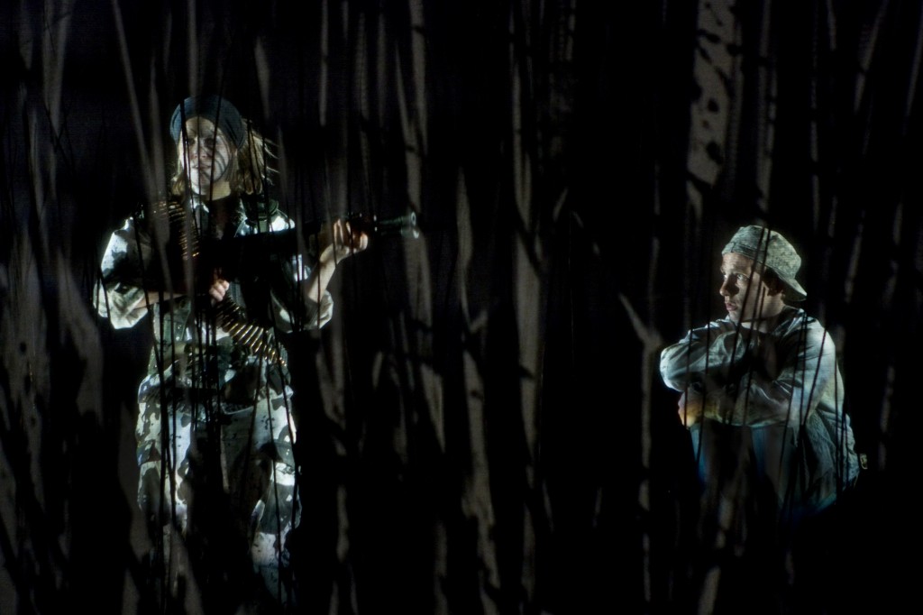 Le bruit des os qui craquent, mise en scène Gervais Gaudreault, Le Carrousel, 2010. Jean-Philip Debien,  Audrey Talbot. Photo: F-X Gaudreault